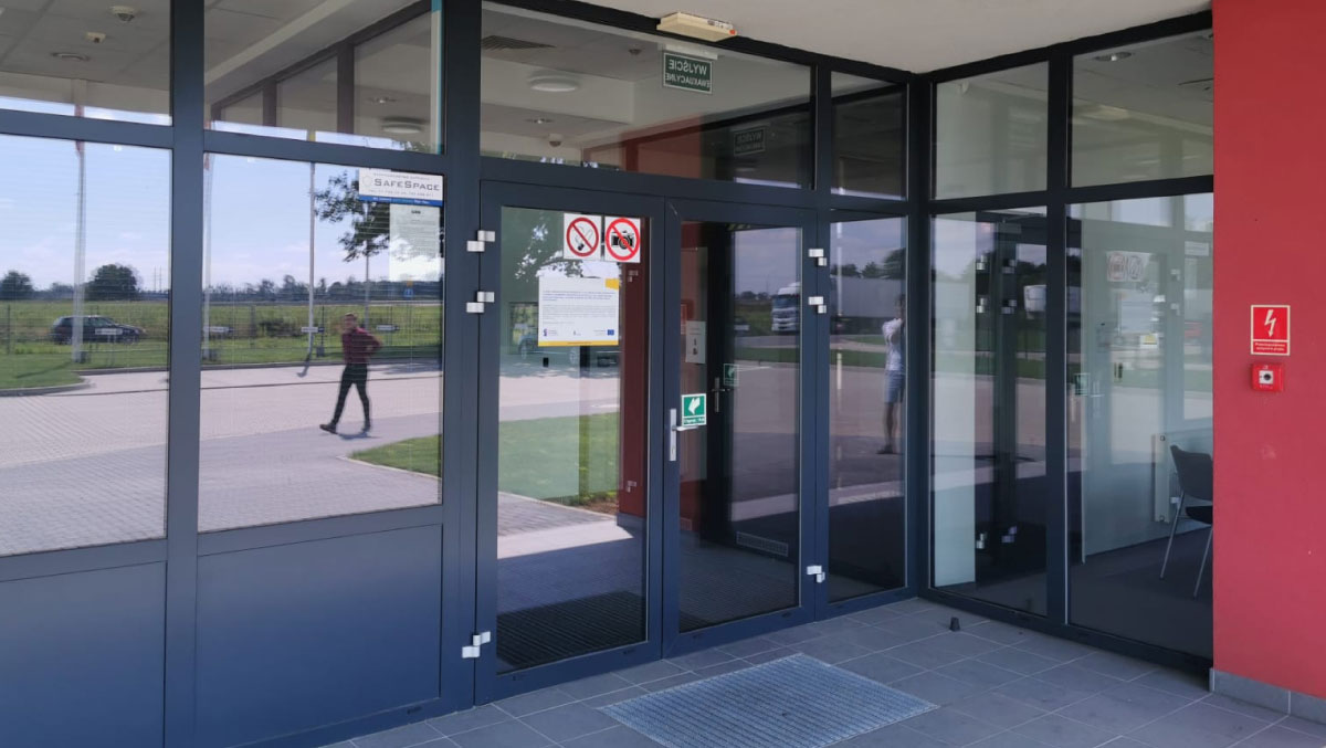 Bezpieczeństwo personelu na terenie przedsiębiorstwa – jakie podjąć kroki?
